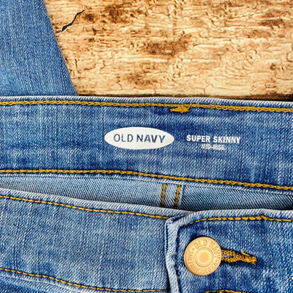 Old Navy Women's Super Skinny Mid Rise Jeans Size 18 Stretch Light Wash Zip Fly - Picture 4 of 6